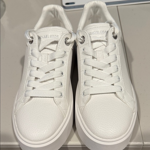 Michael Kors Classic White Leather Sneakers - Picture 1 of 8